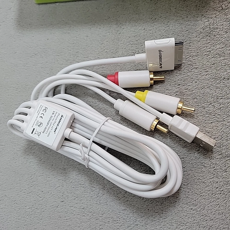 IOGEAR Composite AV Cable with Charger and Sync for iPhone/iPod FREE SHIPPING - Image 4 of 4