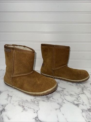 Minnetonka Women's Backus Winter Boot Size 6 (MISSING INSOLES)