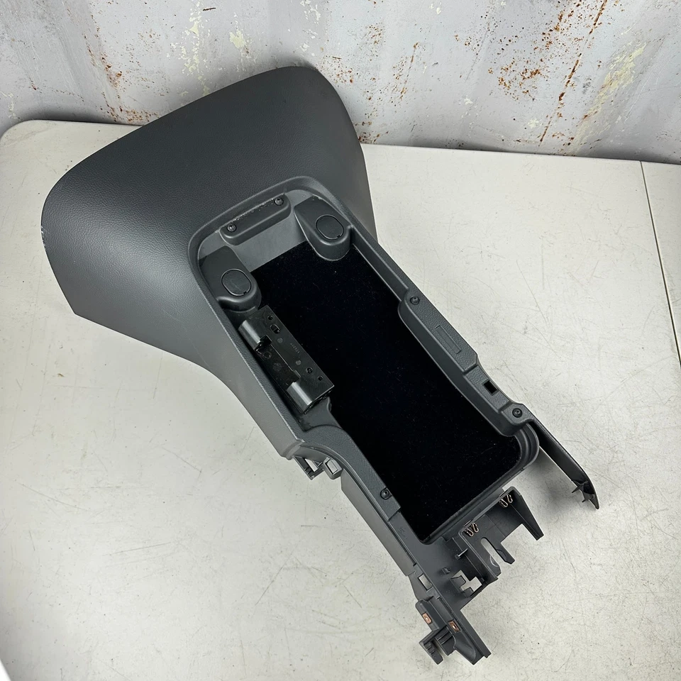 05-13 CHEVROLET CORVETTE C6 FRONT CENTER CONSOLE ARMREST W/ BOOT COVER BLACK OEM - Image 2 of 4