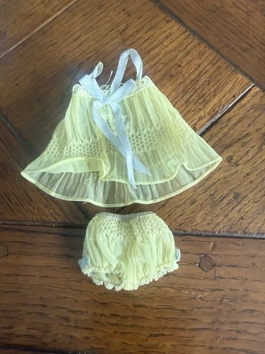 Vtg 1959 Barbie Sweet Dreams 973 Yellow Night Set Mint With Books