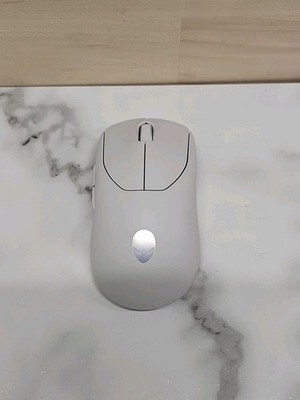 Alienware Pro Wireless Gaming Mouse - Lunar Light
