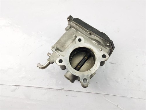 Toyota Yaris Drosselklappenstutzen 1.3 Benzin 1NR-FE 2203047010 Bj 2015