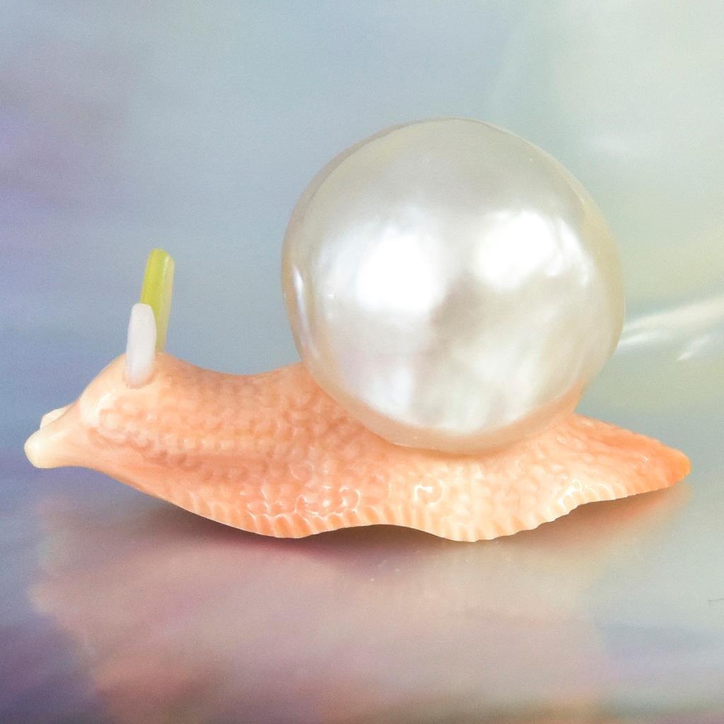 South Sea Baroque Pearl & Carved Apricot Syrix Trumpet Shell Snail ...