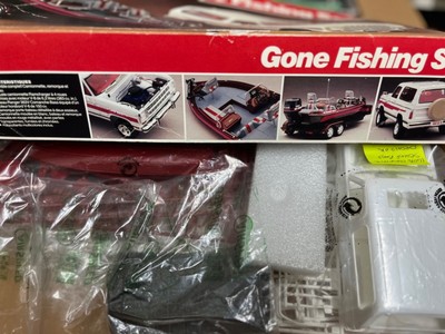 Revell 7242 Dodge Ramcharger Gone Fishing set Trailer 1/24 MCM KIT