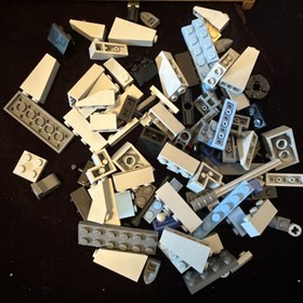 LEGO 8801 CASTLE KNIGHTS ATTACK BARGE  2 minifigures NEW LION CROWN BLUE FLAGS