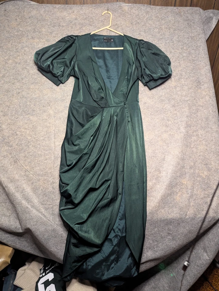 Vestido midi envolvente con drapeado estructurado verde manga abullonada de ASOS - talla 8 fiesta navideña Foto 3 de 4