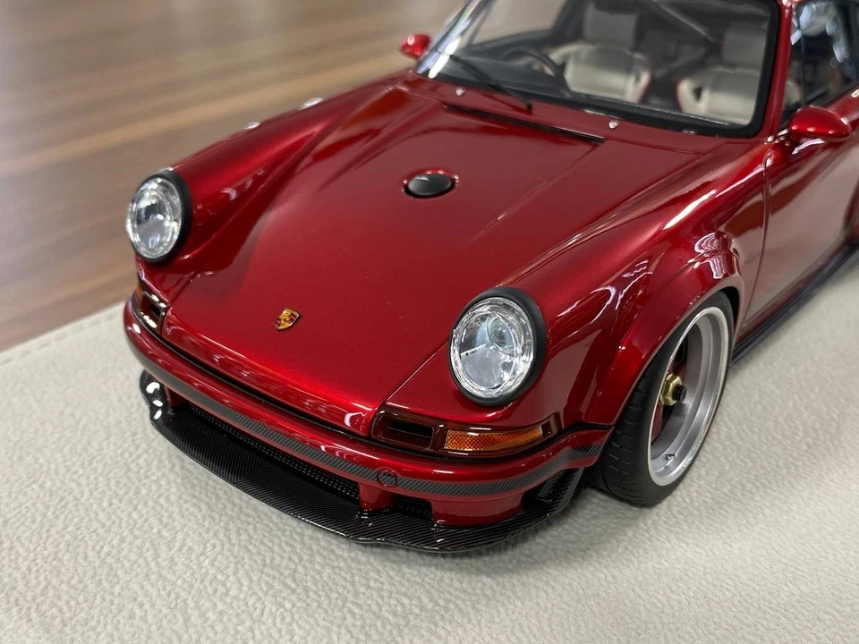 Maquiagem Porsche Singer DLS 2022 Candy Red Ltd. 80 peças carro modelo colecionador em escala 1/18 - Imagem 3 de 4