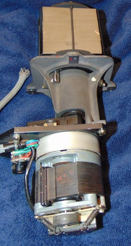 + WHAT IS THIS? OLD RARE CAMERA FILM ACCESSORY? GLASS MIRROR CUBE MOTOR BAKELITE - Picture 4 of 10