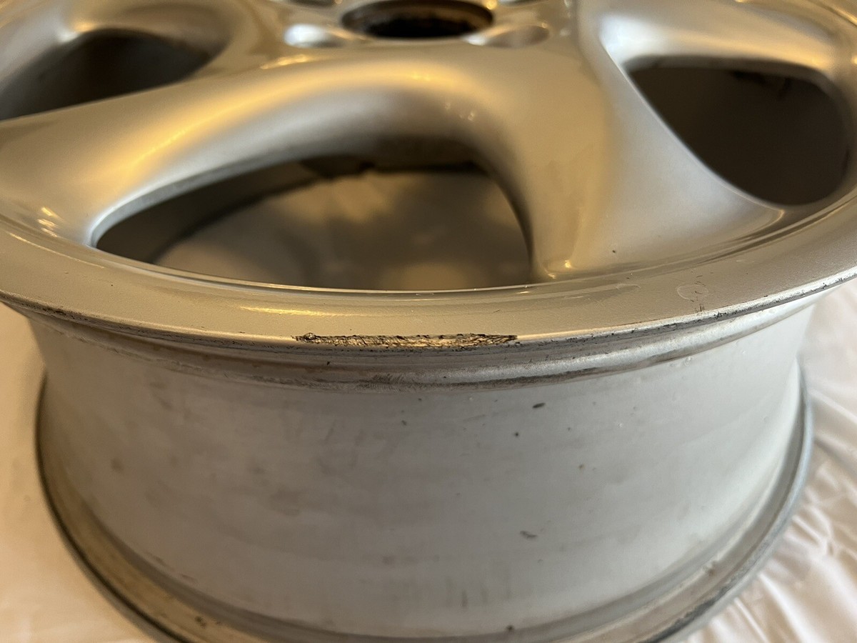 OEM Porsche 911 (993) 7.5Jx18-ET50 Solid Spoke “Turbo Twist