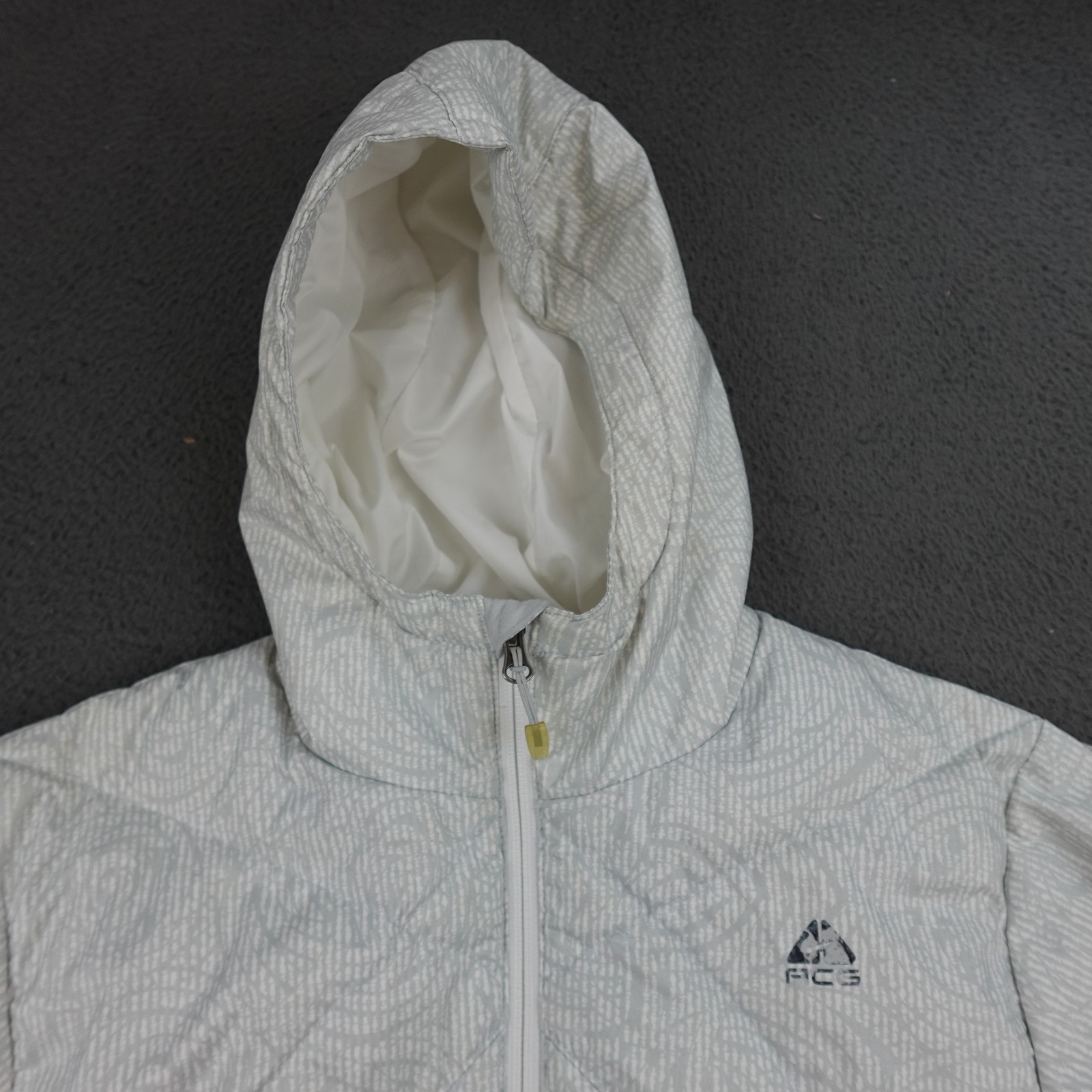 SACAI X NIKE Nike ACG giacca donna grande grigia con cappuccio zip intera piumino d'oca capospalla