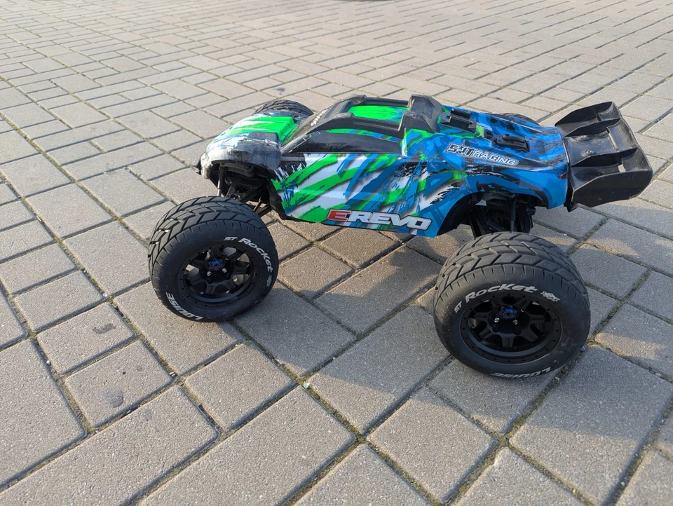 Traxxas E-Revo VXL 2.0 Brushless 1:8, 6S Lipo Akkus dieser Preis bis Montag - Bild 3 von 4