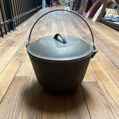 Vintage Lodge Cast Iron 1940’s Bean Pot With Lid