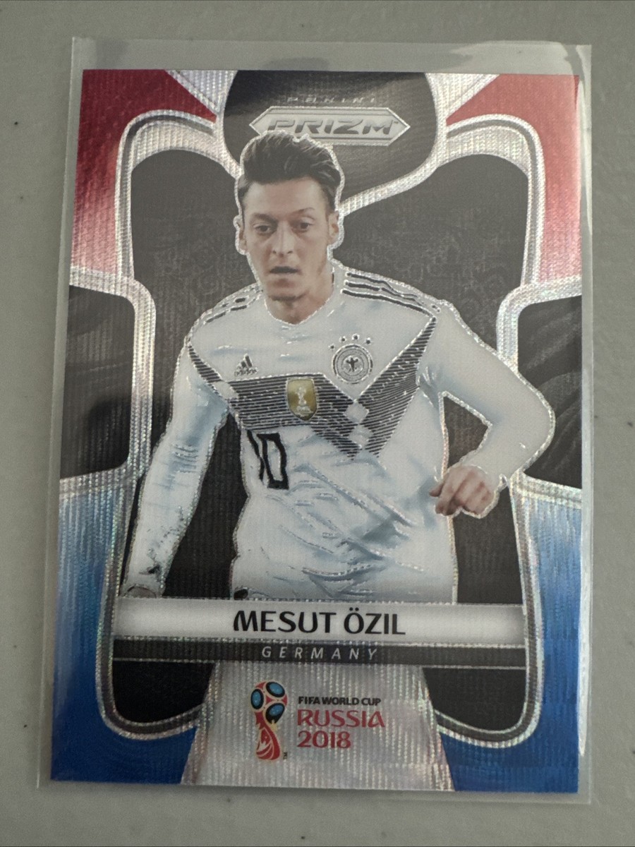 2018 Panini Prizm World Cup - Mesut Ozil #96 Red & Blue Wave Prizm