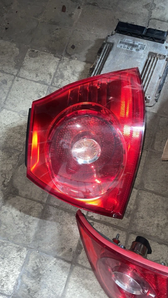 Feu arriere principal droit (feux) VOLKSWAGEN GOLF 5 1K6945096AA - Photo 3/3