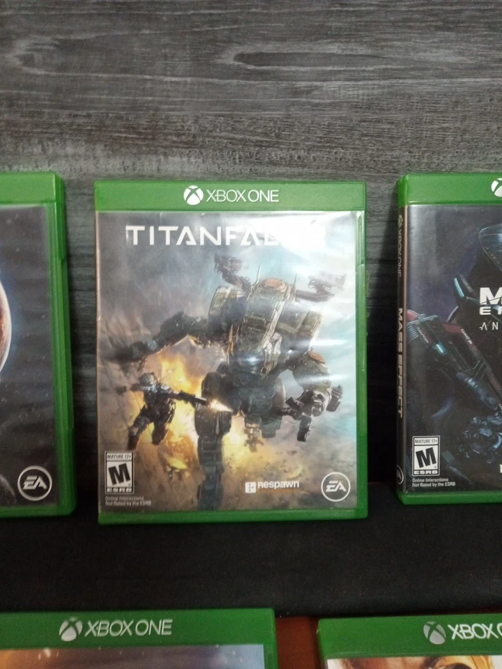 Lote De 4 JUEGOS XBOX ONE MASS EFFECT ANDROMEDA, TITAN FALL 2, BATTLE FIELD 1 Foto 2 de 4