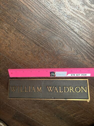 Placa de identificación de escritorio de bronce gruesa ""venta de William Waldron ayuda a las torres de túnel. Antiguo estado. - Imagen 1 de 4