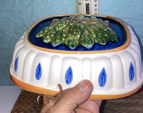 Ceramic Asparagus Mold Wall Hanging Gailstyn-Sutton Hand Painted Kitchenware - Picture 4 of 10