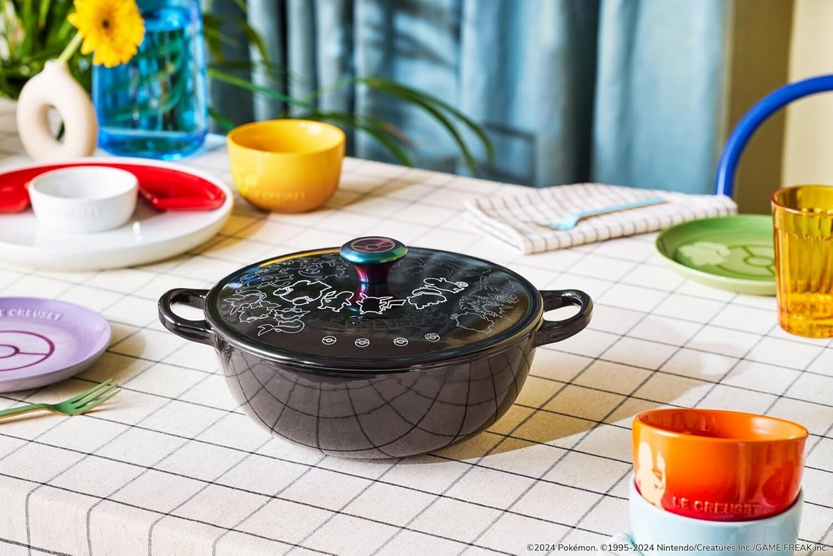 LE CREUSET ポケモン皿 Le Creuset Pokemon Marmit 22cm Shiny Black Iridescent Knob