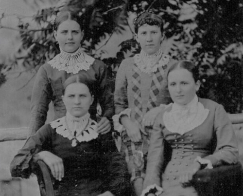 VG+ 1880s Four Ladies Group Wood Deck Porch OUTDOOR Portrait 1/6 Tintype - Picture 2 of 4