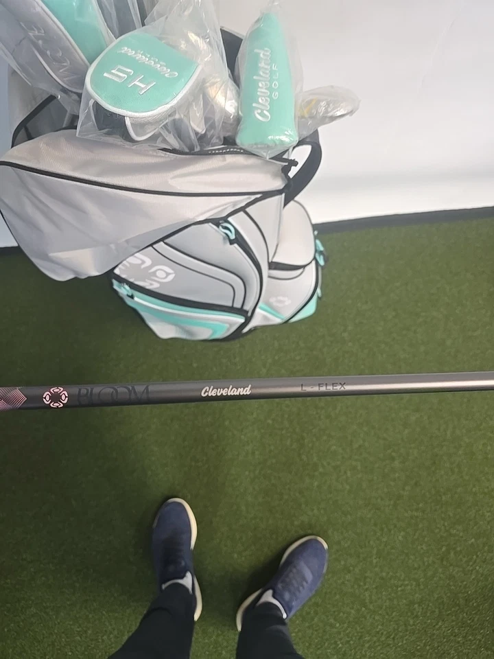 New Cleveland Bloom Ladies Complete Set With Bag - Image 4 of 4