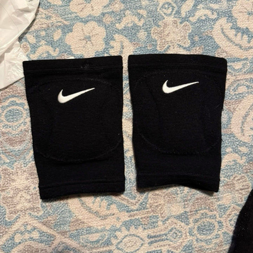 Nike Volleyball Knee Pads Black M/L Set of 2 Padded Polyester Spandex