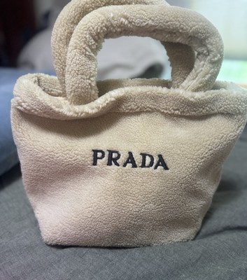 【PRADA】 Tote Mini Shearling Bag ふゆ ミニバッグ Prada Faux Shearling Mini Tote Bag Beauty GWP Exclusive