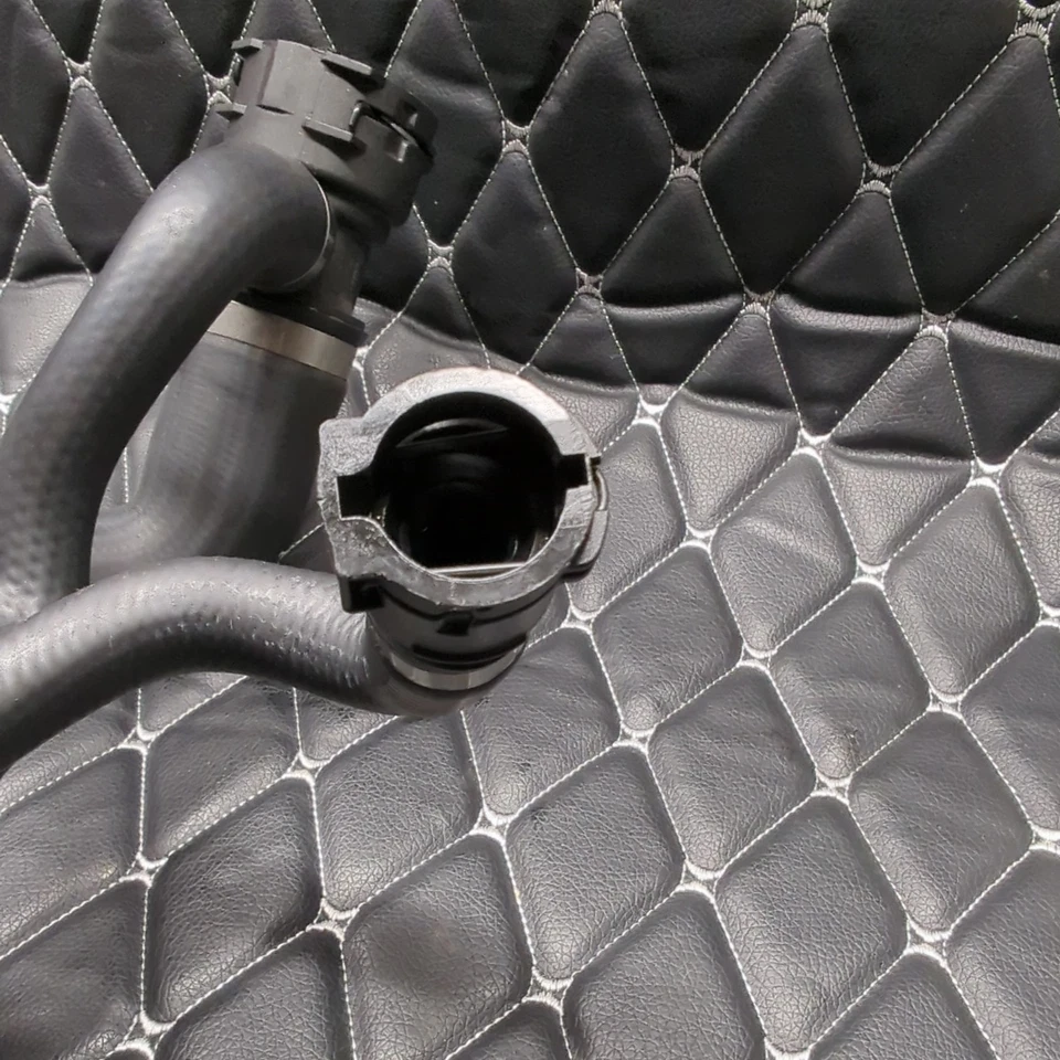 Manguera de refrigeración superior del radiador apta para BMW Serie 5 E60 525i 528i 528xi 530i 530xi Foto 3 de 4