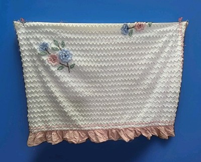 A Cabin Craft s NeedleTuft Original White/Pink Floral  Bedspread/ 80''x120'' VNTG 