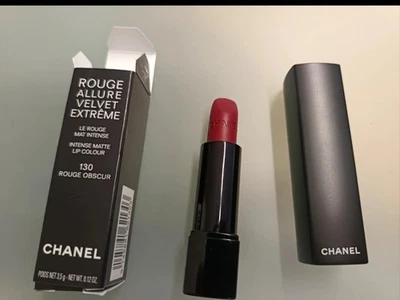 Rouge à lèvres "Allure" de Chanel 130 - Photo 1/3