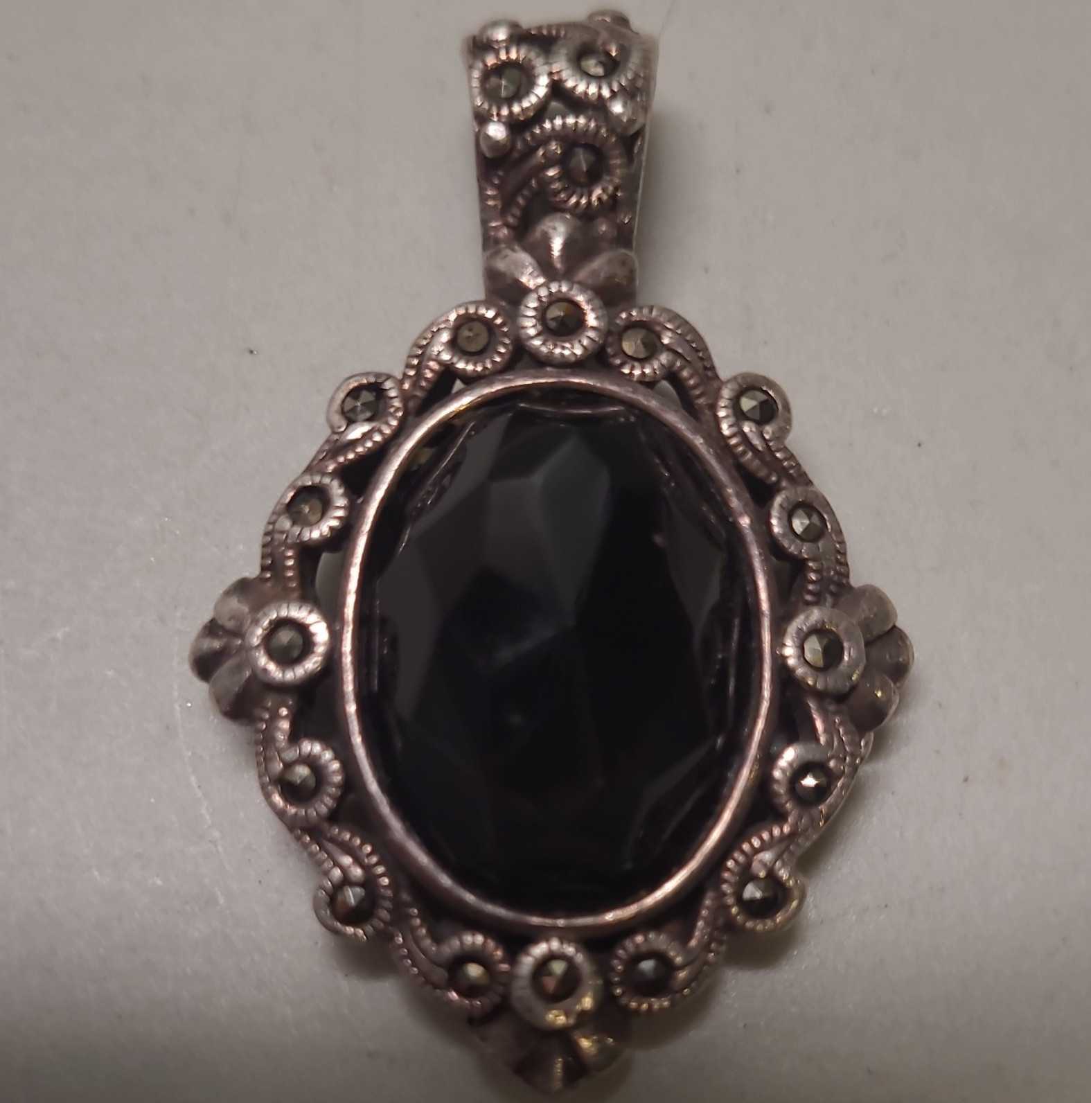 Silver Oval Black Onyx Bezel Set Pendant Charm, 1 Gemstone, Stone Material