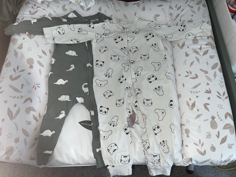 2 H&M Schlafanzüge Gr. 80 Strampler Overall Set Dino Tiere Mit Reissverschluss - Bild 1 von 1
