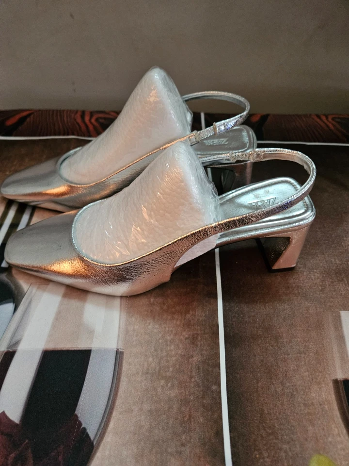 Zara 6.5 NOVO Sapato Mules Salto Bloco Prata Metálico - Biqueira Quadrada / 37 - Imagem 4 de 4