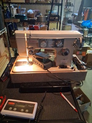 Dressmaker Delux Zigzag sewing machine