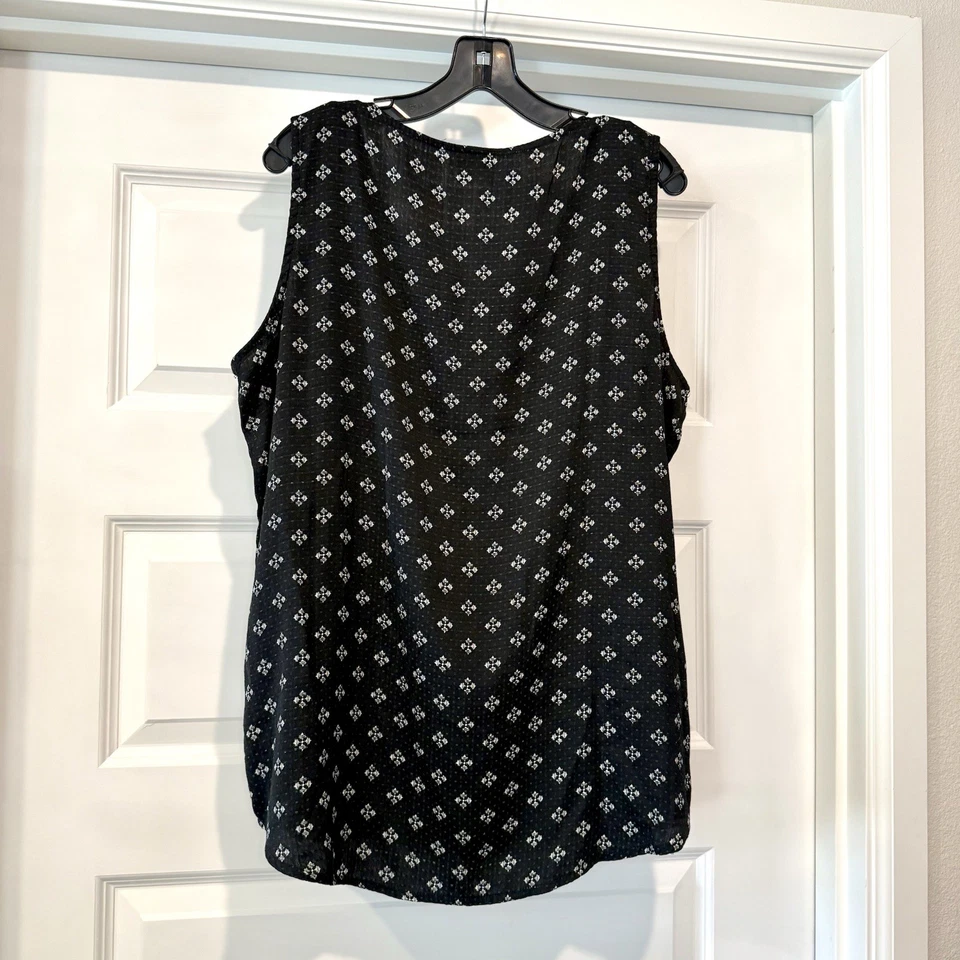 Basic Editions Women's Top Blouse Tank Sleeveless Size XL Black White Smocked - Image 3 of 4