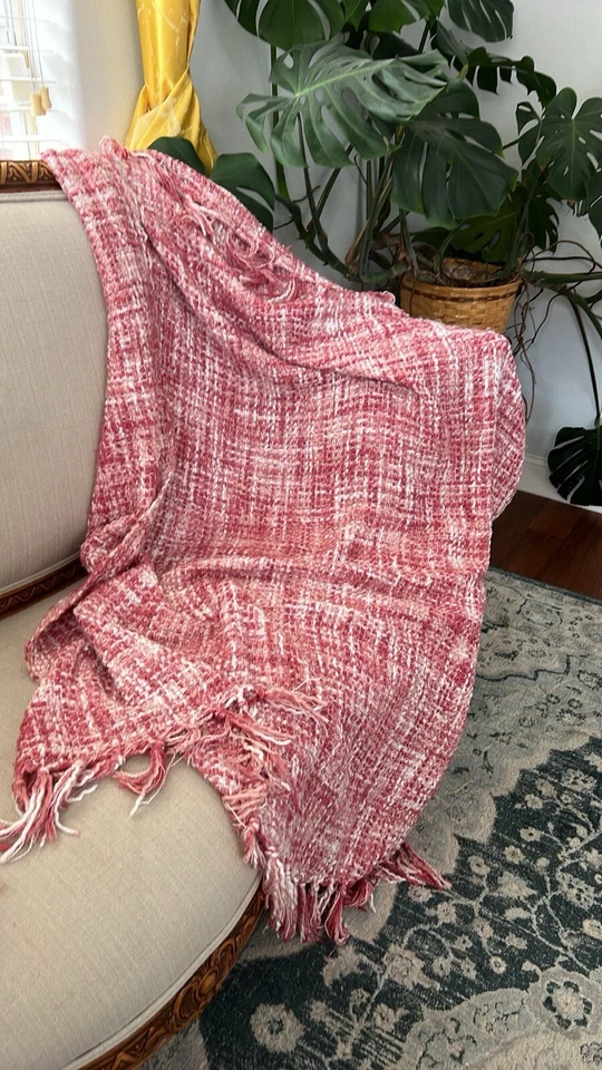 DKNY Chenille Tweed en una manta geométrica 50" X 60" con flecos Foto 2 de 4