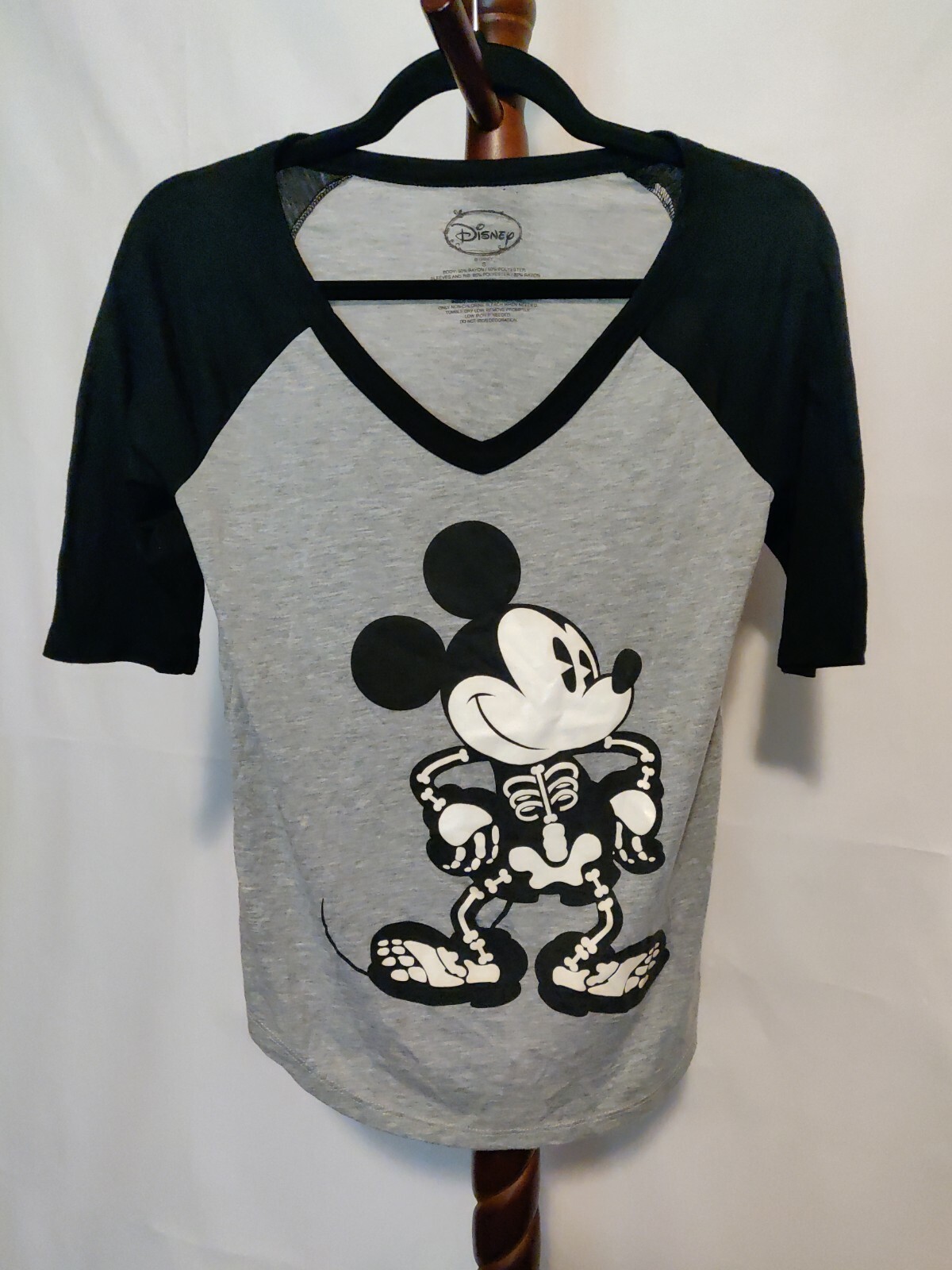 Disney women's size S t-shirt gray black SS v-neck 