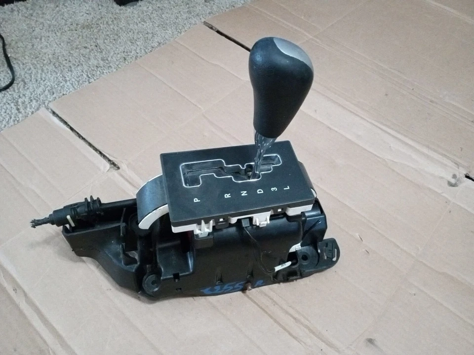 2005-07 Chrysler 300 Dodge Charger Magnum Floor Gear Shifter Assembly - Image 2 of 4