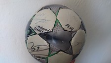 ADIDAS CHAMPIONS LEAGUE Original Soccer Ball with autographs of REAL Madrid 2009