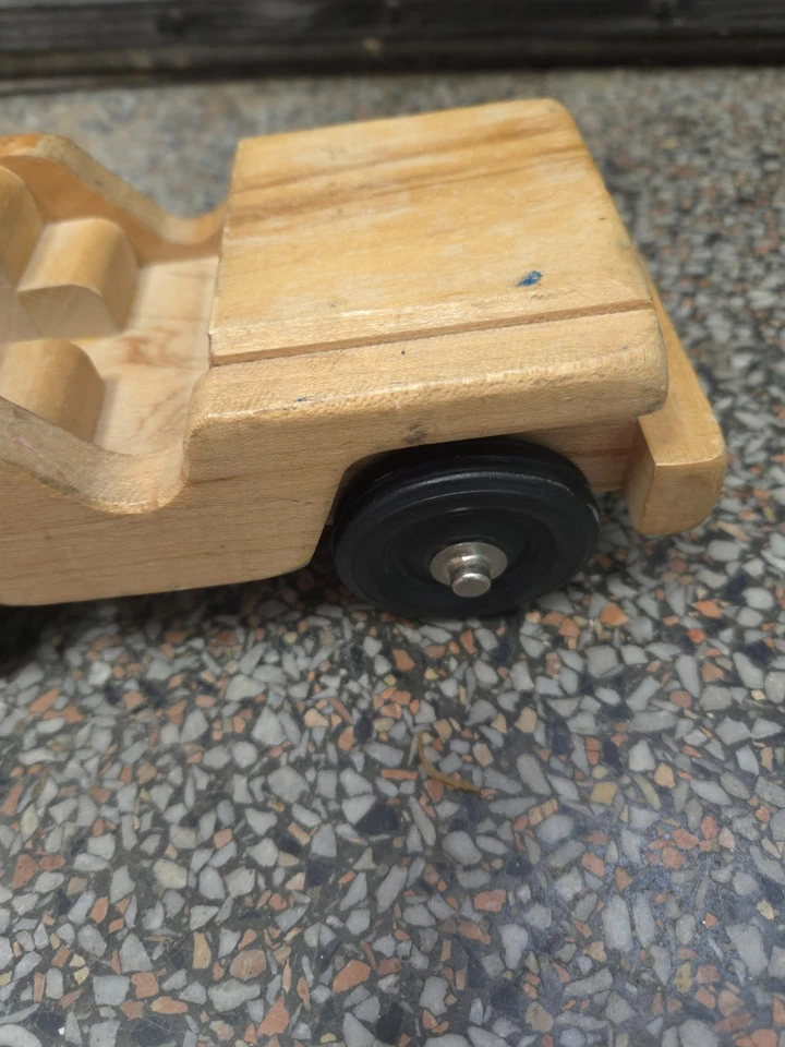 Jeep militar de juguete de madera convertible vintage  Foto 4 de 4