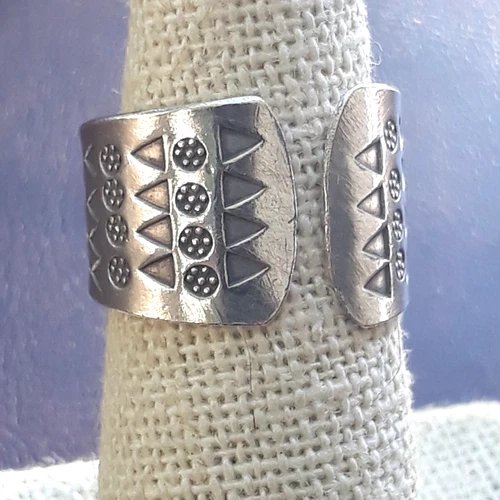 Vintage Southwestern Etched Wide Sterling Silver Wrap Band Sz. 6.5