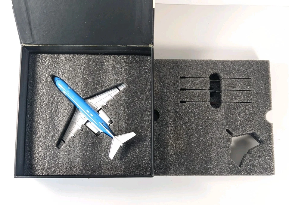 Gemini 200 KLM Cityhopper Fokker 70 PH-JCH 1:200 Die-Cast Model G2KLM120 & Stand - Image 2 of 4