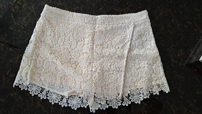 ZARA Basic Skort Rock-Shorts Spitze Spitze Gebrochenweiß Creme Gr. L Boho Sommer