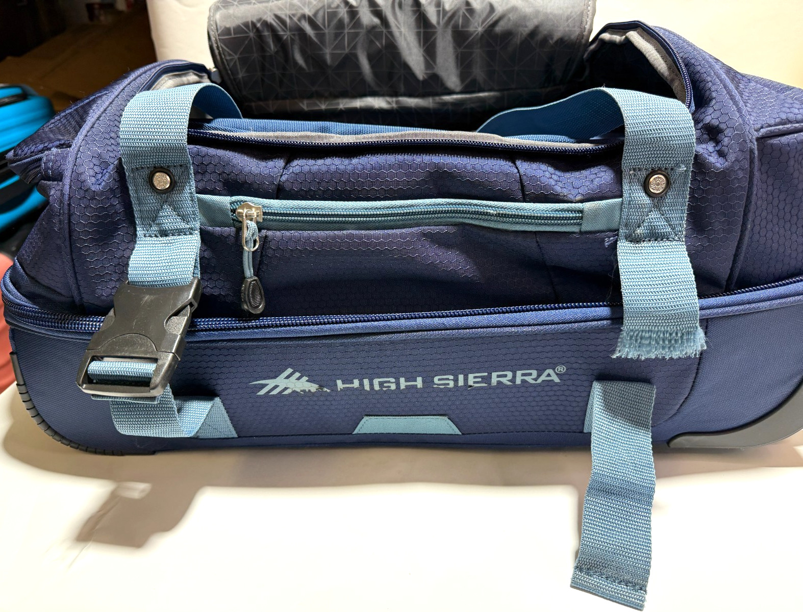 High Sierra 22" Wheeled Rolling Duffle Bag Weekender Travel 