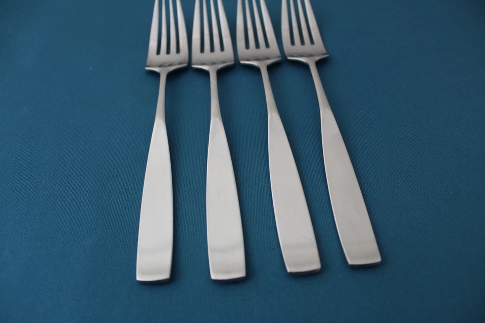 4 tenedores de cena toalla acolchada BEDFORD satinado 18/8 acero inoxidable Japón 7 1/4" Foto 2 de 4