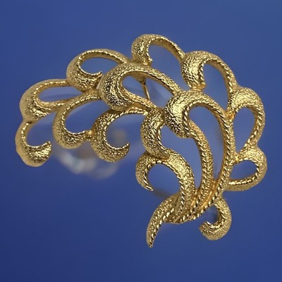 Vintage Signed CROWN TRIFARI Textured Gold Tone Filagree LEAF Pin Brooch 2 
