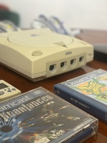 Sega Dreamcast Console, 3 Controllers, VMU, Rumble Packs, 12 Games