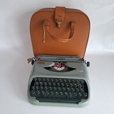 Royal Royalite Vintage Manual Type Writer with Original Case -Good Condition