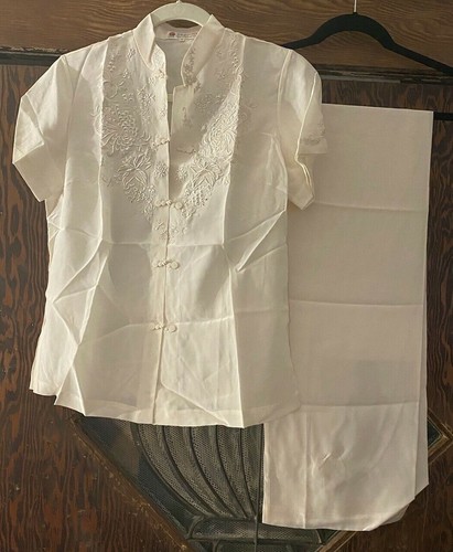 Vintage 1970s Cream Colored Embroidered Chinese Si