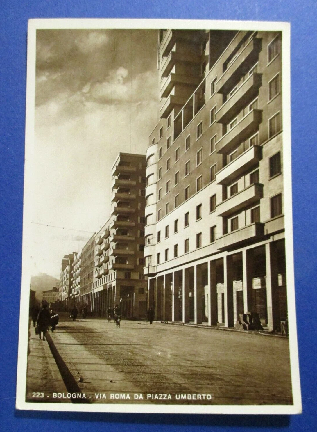 Foto 1 di 2