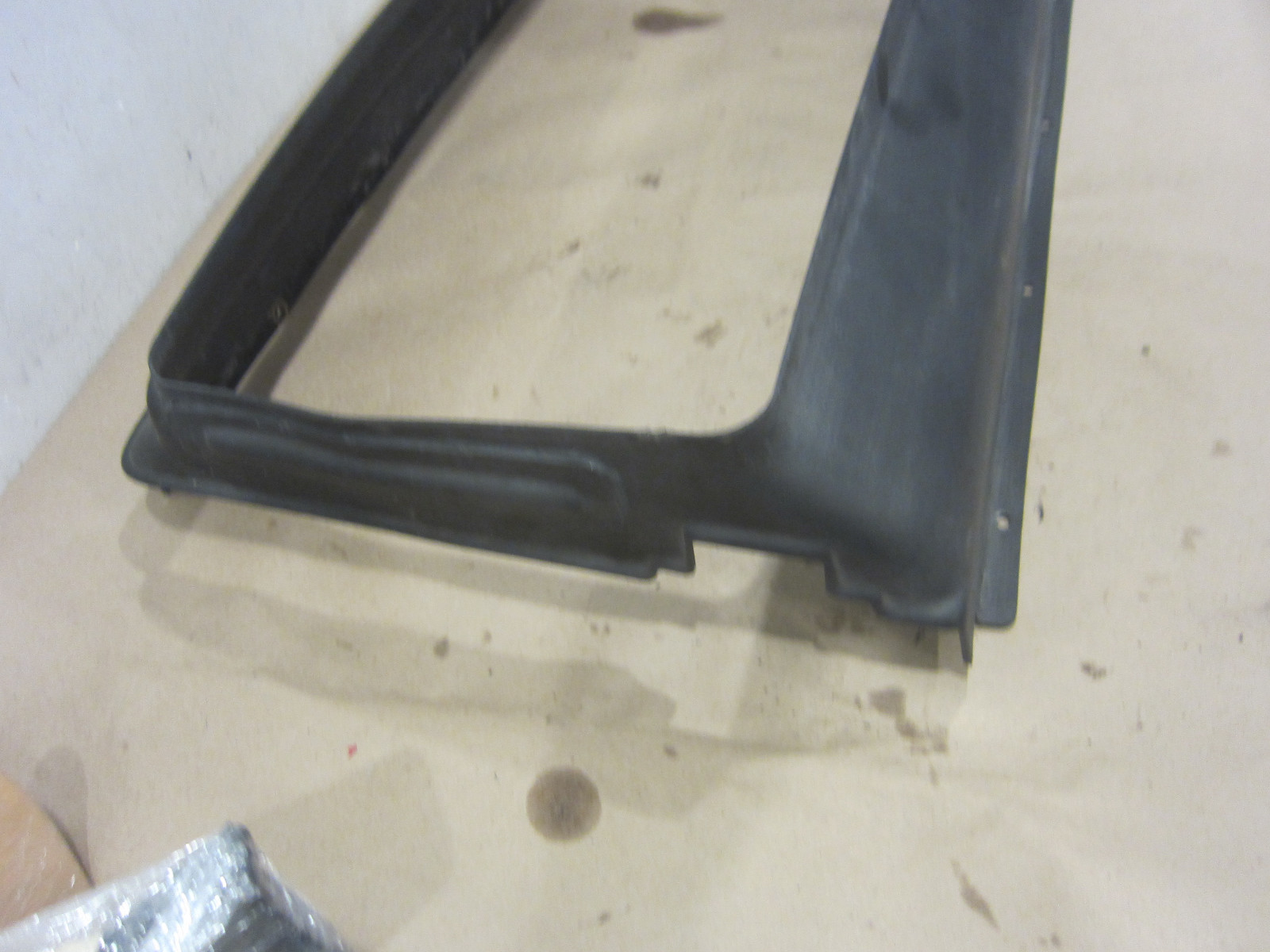Maserati 4200 Coupe/Spyder- Air Conveyor Duct For Radiator (USED) - P/N 199893